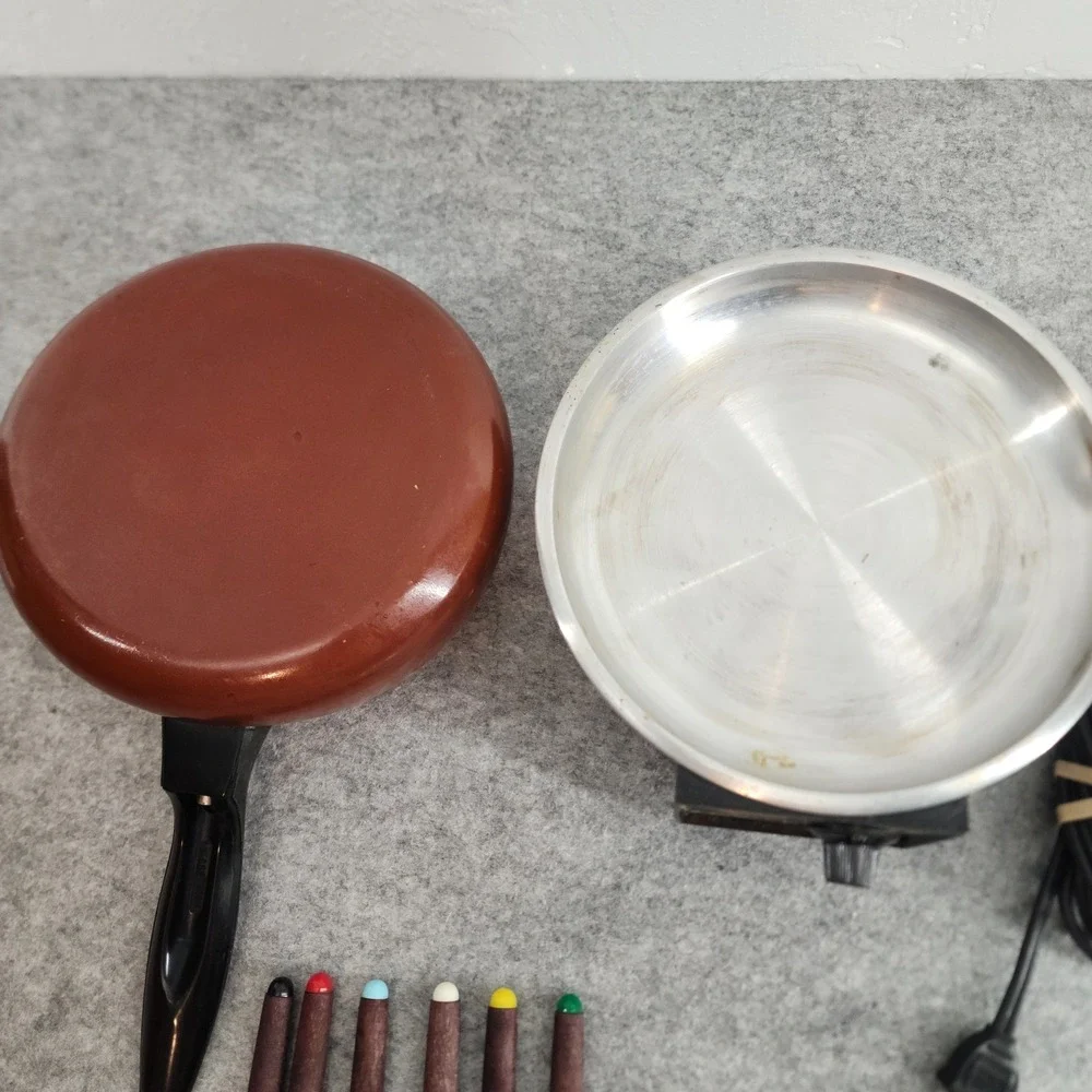 Oster Electric Fondue Pot Set Vintage MCM Red Orange 70s Retro Kitchen 6 Forks